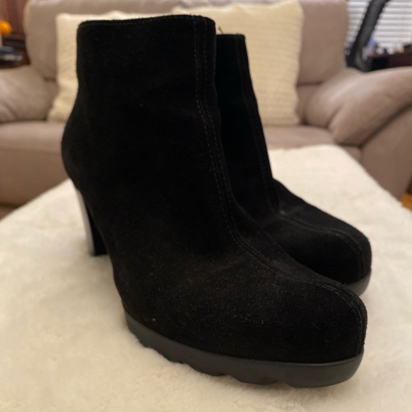 La Canadienne Black Suede Booties (Size 8M) - Picture 2 of 8